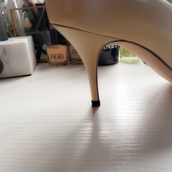 Manolo Blahnik Leather Pumps - Picture 7 of 9